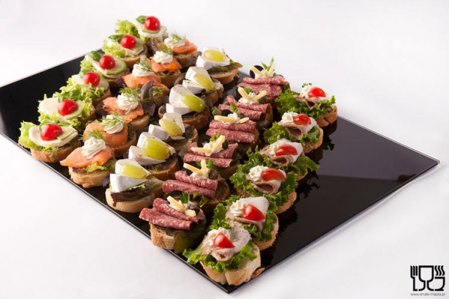 A platter of open sandwiches, 30 pieces STANDARD